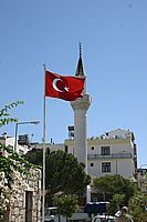 Moschee mit Flagge